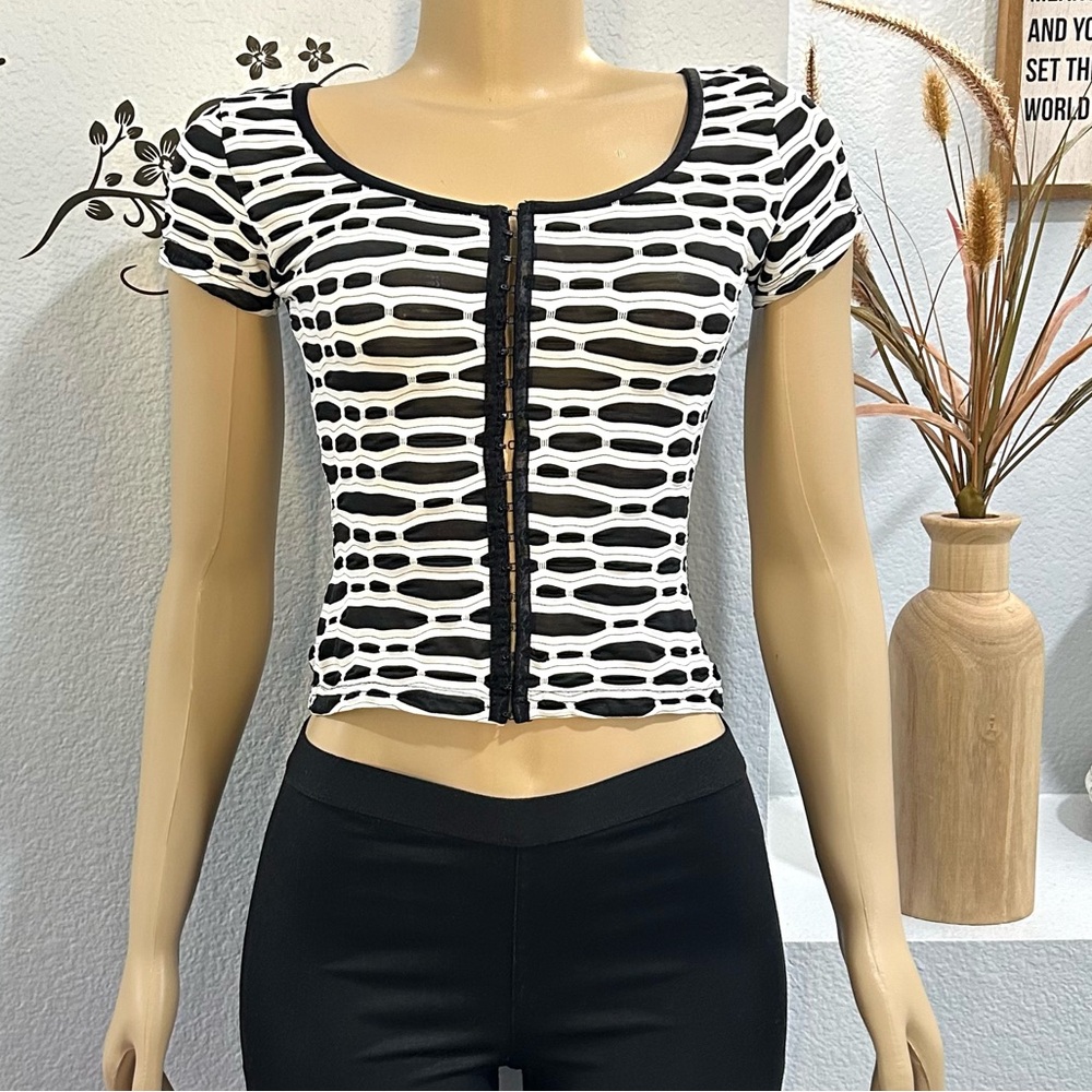Rare Short Sleeve Stretchy Shirt Top Size M Medium Retro Hook & Eye Vintage X:S